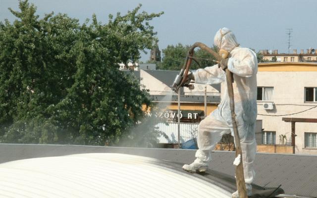 Izolace střech a rozvodů s polyuretanovou pěnou