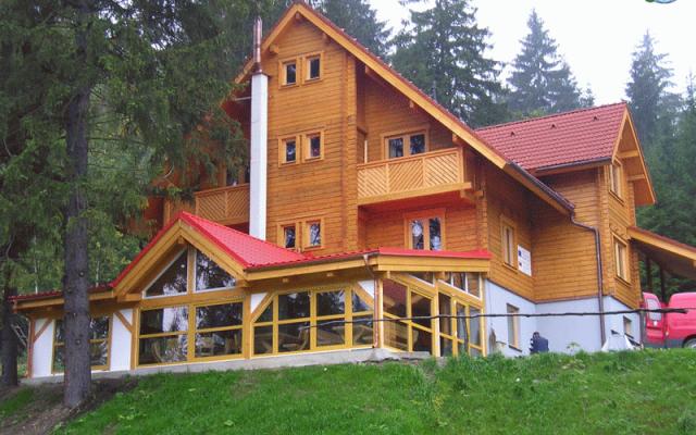 Stylové zahradní chaty a nábytek pro každou zahradu