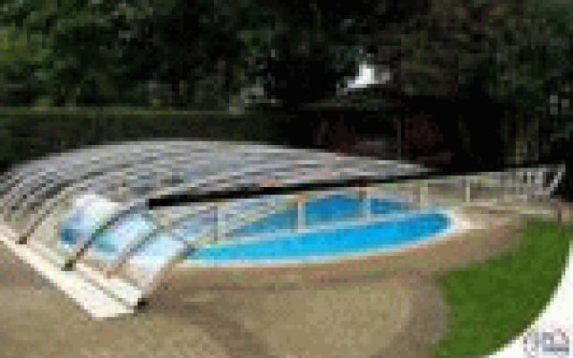 Moderní nízkoprofilový design s výraznými liniemi