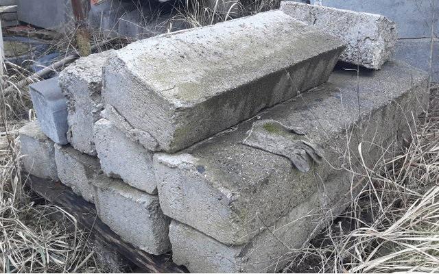 Betonový silniční obrubník 100x25 cm