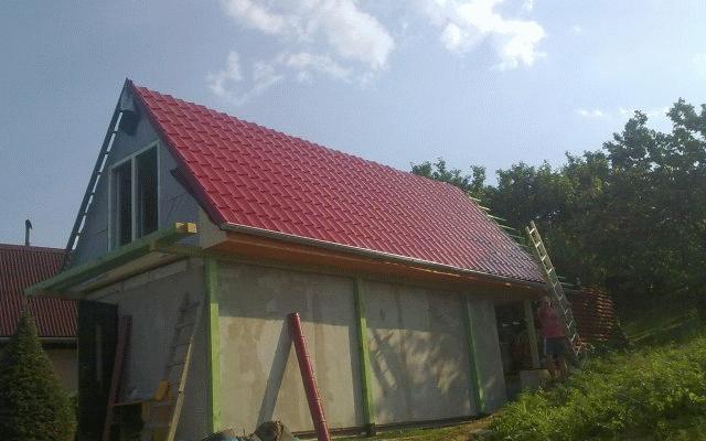 Rekonstrukce metalické střechy na chatě