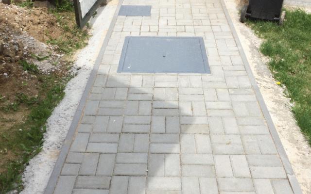 Realizace zámkové dlažby a výstavba plotů