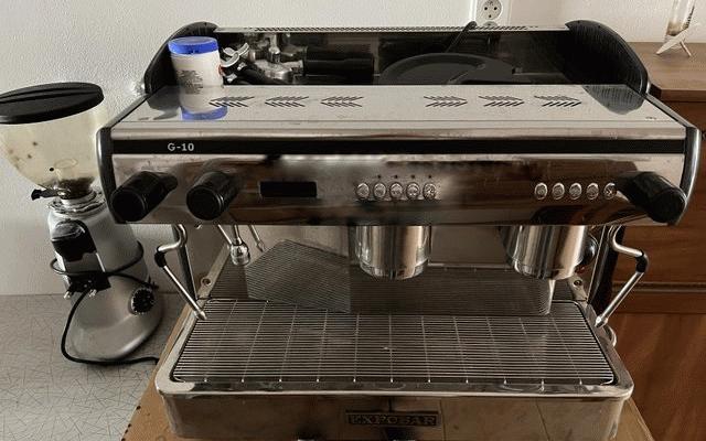 Profesionální espresso kávovar s mlýnkem
