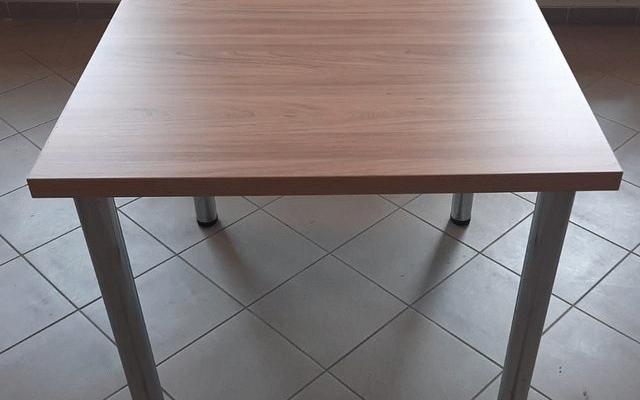 Kancelářský stůl 900x900 mm