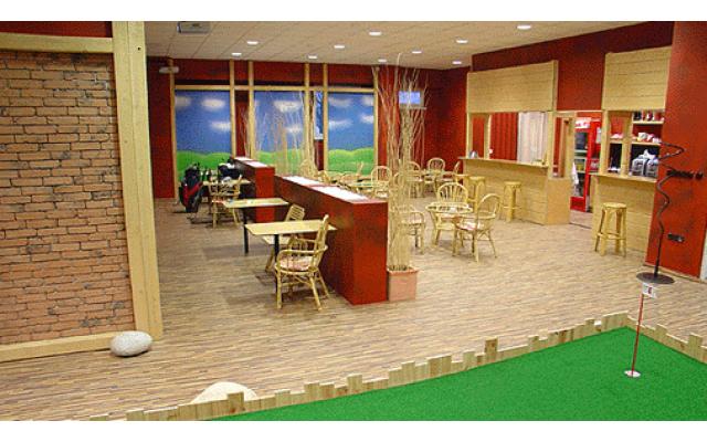 Návrhy a realizace interiérů a golfových putting greenů