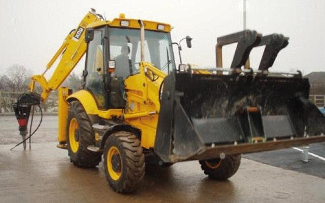 Zánovný stroj s hydraulickým kladivem a teleskopem