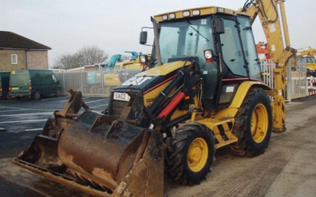 Hydraulický stroj 2002 s paletovými vidlicemi