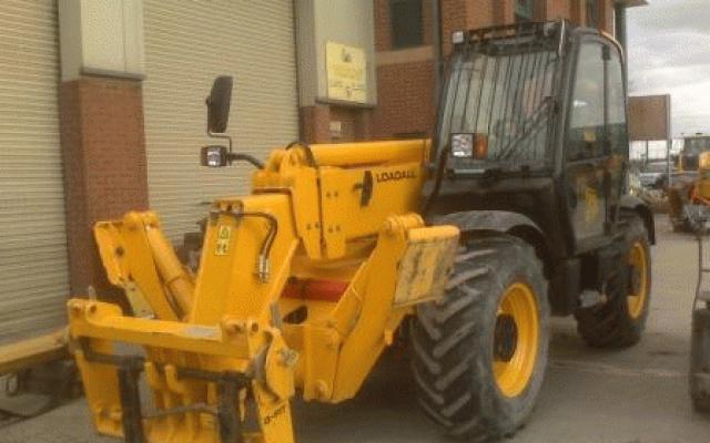 Traktor z roku 2008 s nízkým počtem motohodin
