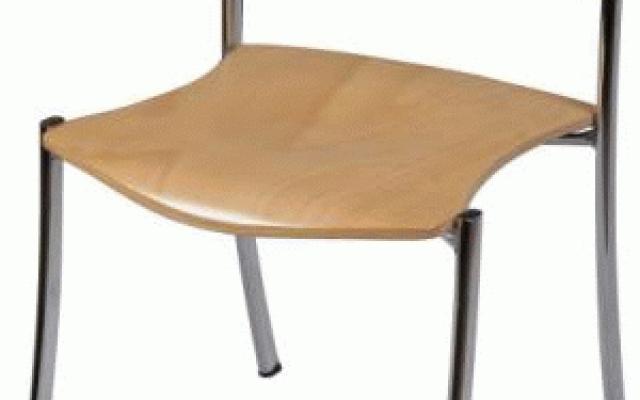 Rokovacia stolička s dreveným sedadlom
