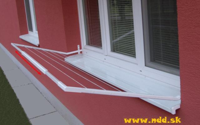 Okenní sušák na prádlo s teleskopickou šířkou