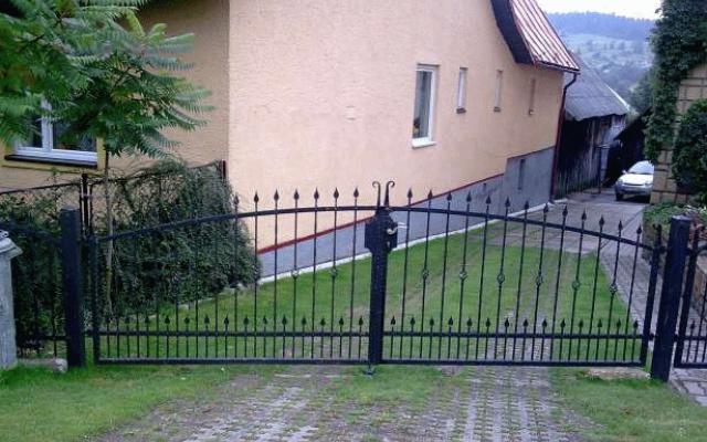 Kované ploty a brány pro váš domov