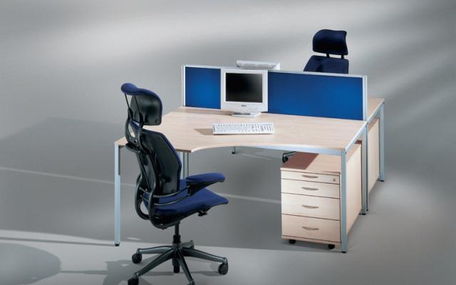 Esprit: Moderní stoly s unikátním designem
