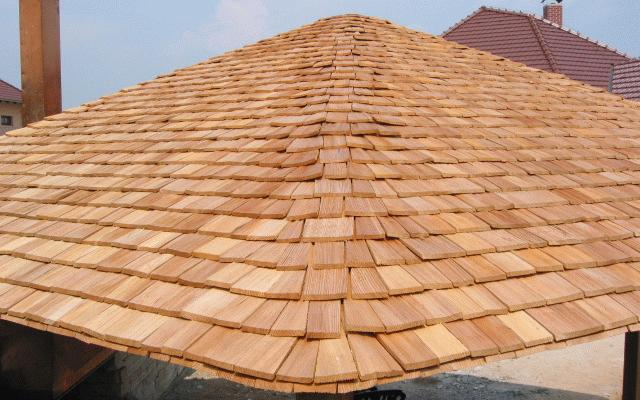 Tradiční výroba dřevěného šindele z modřínu