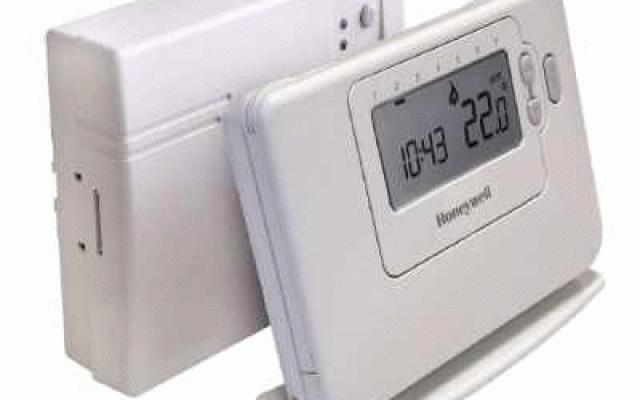 Programovatelné termostaty a regulátory teploty