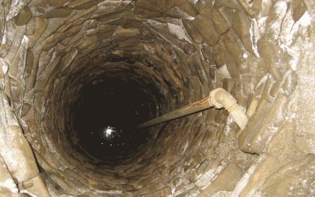 Opravy a čištění studní a střech