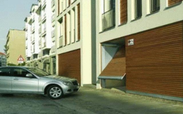 Požádejte o nabídku na garážovou bránu RollMatic