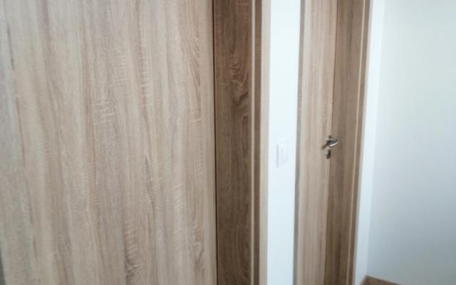 Profesionální montáž zárubní a dveří na míru