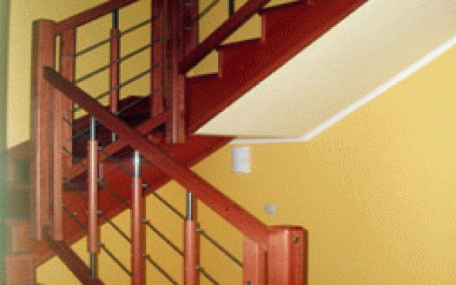 Optimalizace výběru materiálů pro interiérová schodiště