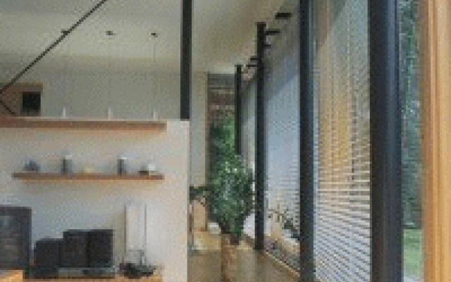 Vnitřní žaluzie: Elegantní regulace světla pro váš interiér