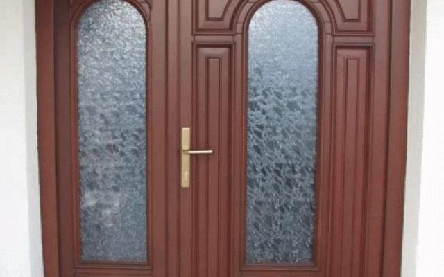 Vchodové dveře: Styl a bezpečnost pro váš domov