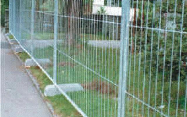Kvalitní betónové a ocelové podstavce pro ploty a brány