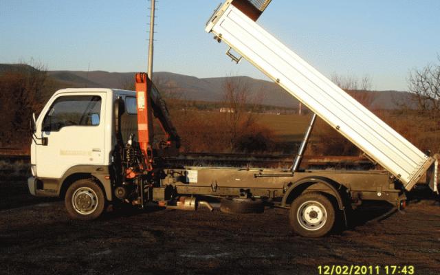 Efektivní přeprava stavebního materiálu s hydraulickou rukou