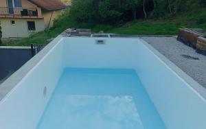 Komplexní hydroizolace plochých střech a bazénů