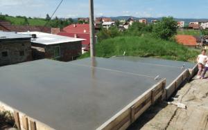 Hlazené betonové podlahy pro garáže a dílny