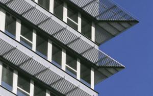 Účinné stínění s LUXALON®, BRISE SOLEIL® a SCHÜCO