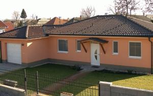 Celodrevený väzníkový systém pro moderní bydlení