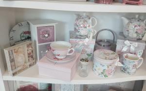 Nábytek v stylu shabby chic a Provence