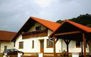 Dřevěné sendvičové domy na míru s osobním přístupem