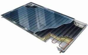Plochý solární kolektor pro efektivní vertikální instalaci