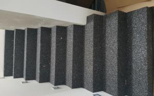 Kamenný koberec na míru pro váš interiér i exteriér