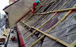 Modernizace střechy hotelu na metalickou krytinu