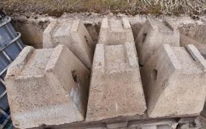 Betonová patka 400x400 mm pro stabilní konstrukce